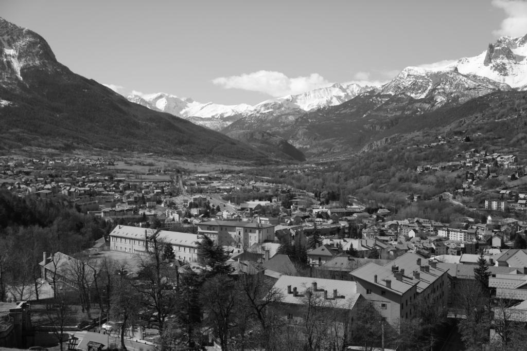 Auberge De La Paix Briançon Esterno foto